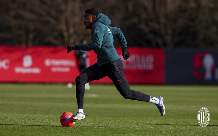 米兰队发布训练组图备战新赛季|ac米兰_新浪体育_新浪新闻