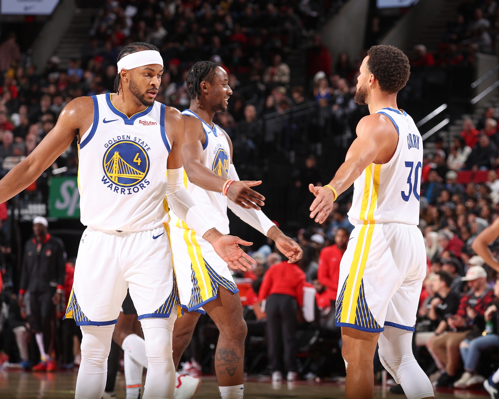 NG体育线上登陆-库里谈穆迪：他的三分非常有帮助 他不在乎命中率&amp;投篮没有压力