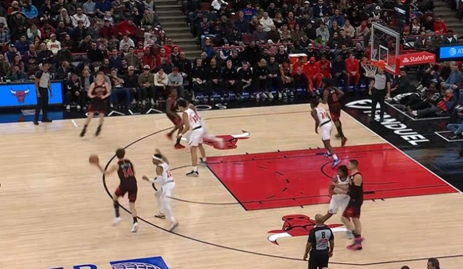 NG体育线上登陆-终结6连胜！哈登24+5+6快船狂输公牛28分 被轰25记三分