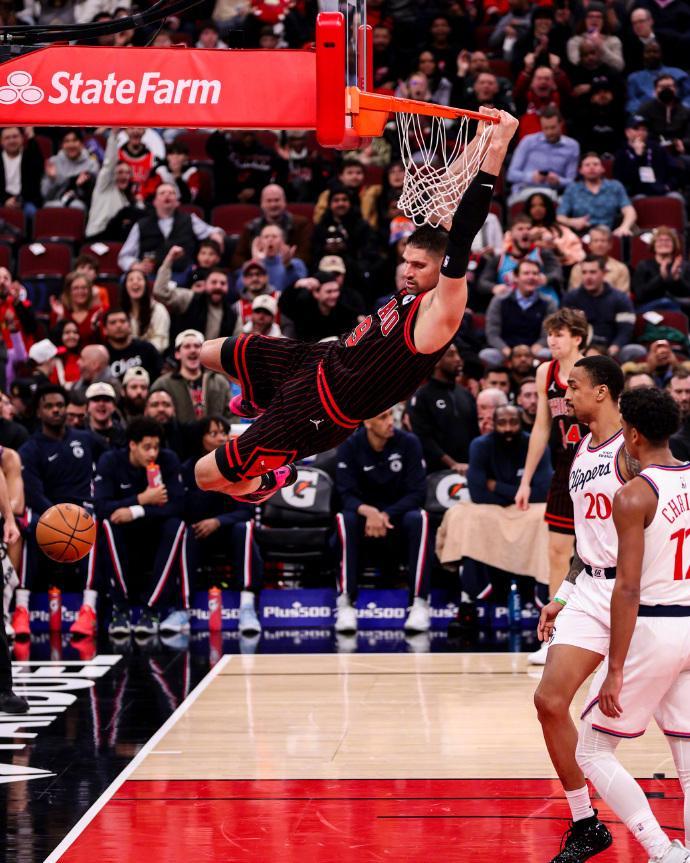 NG体育线上登陆-终结6连胜！哈登24+5+6快船狂输公牛28分 被轰25记三分